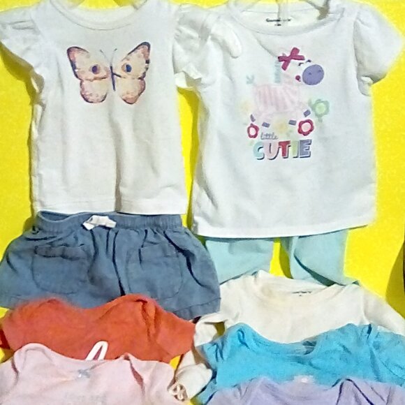 Baby girl clothes bundle tops & onesies 6 & 9 months - Picture 1 of 10